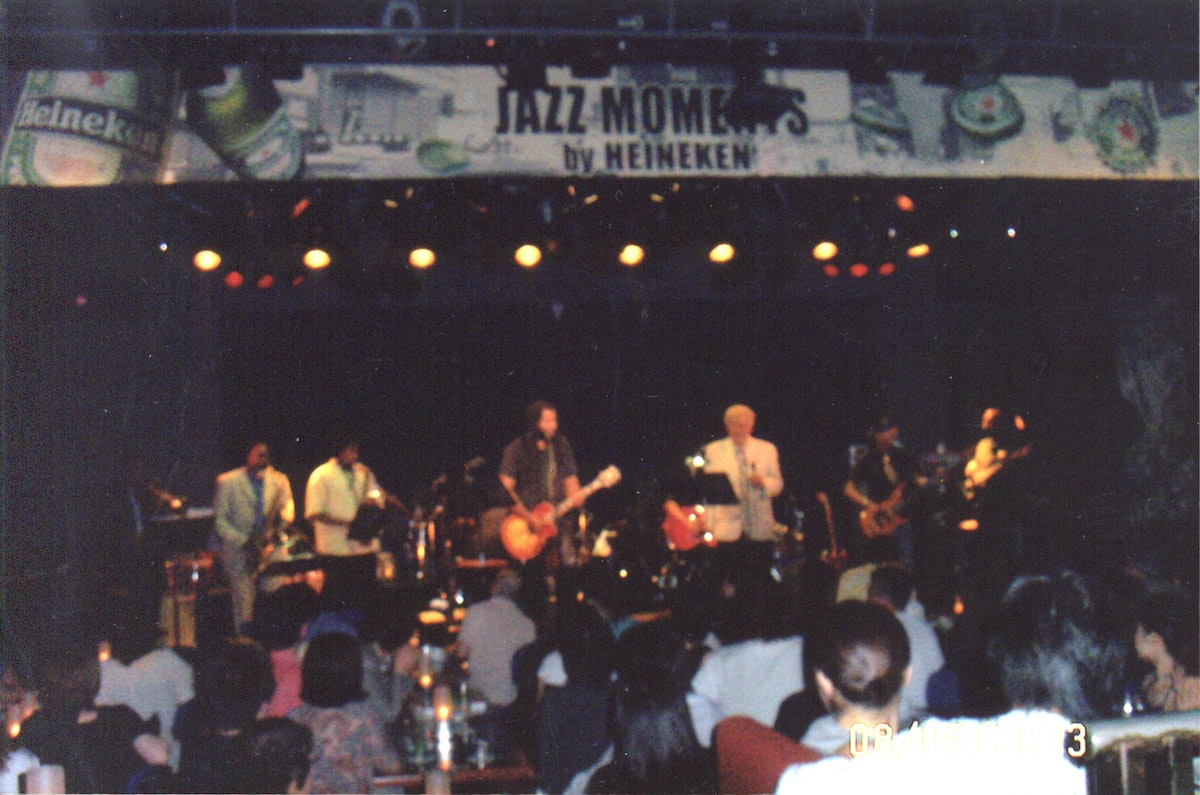 Ishmael Reed reading his poem “Azabu Kissaten De” at the Blue Note Tokyo, August 2003. Photo courtesy of Ismael Reed.